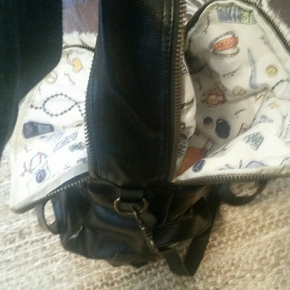 Black vegan leather oversized bag - Picture 2 of 3